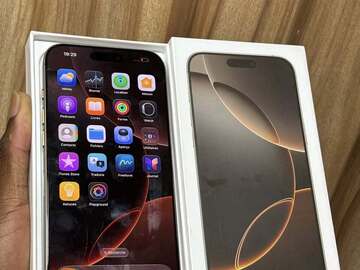 iphone 16 Pro Max écran légèrement fissuré