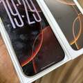 iphone 16 Pro Max écran légèrement fissuré 2